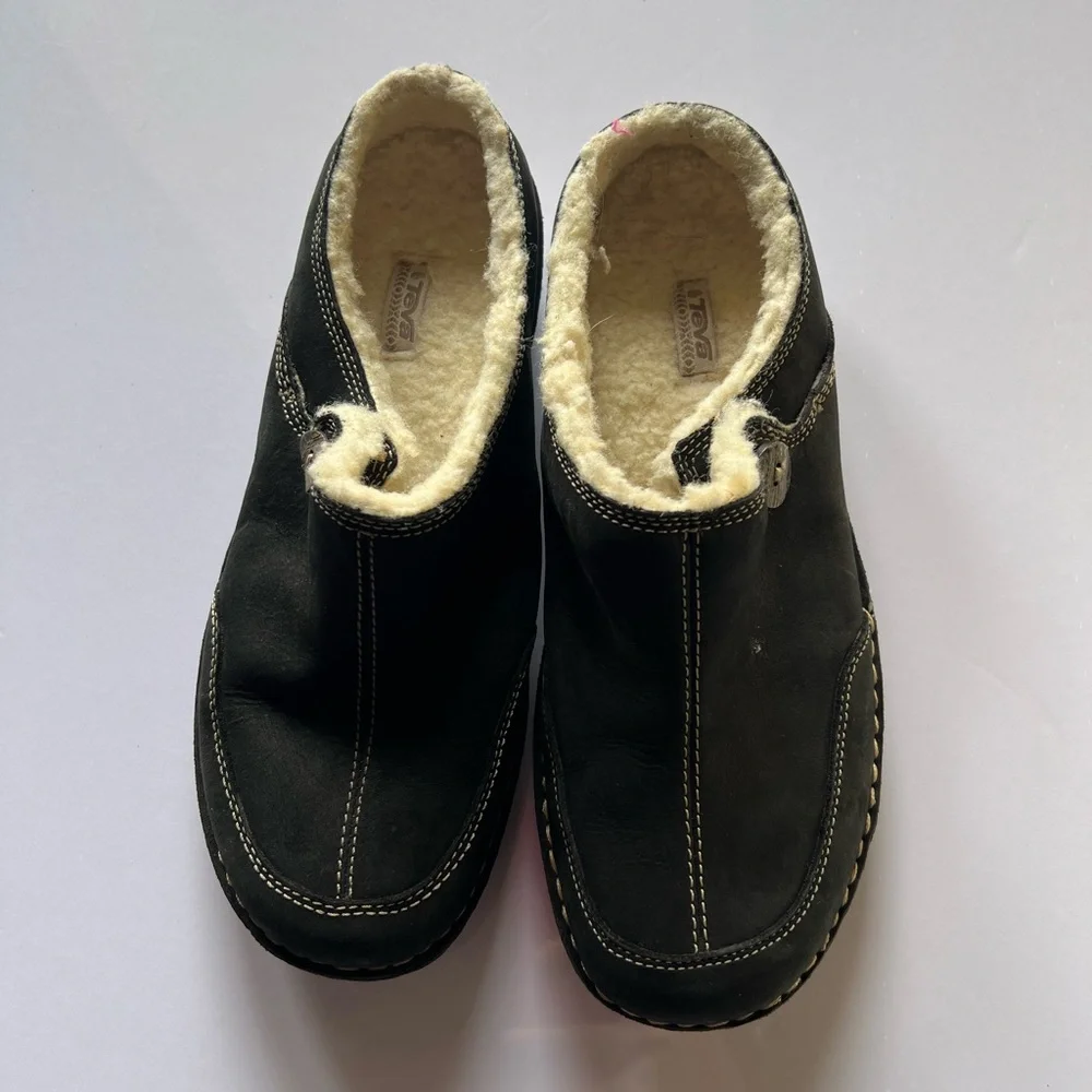 Teva sleek black